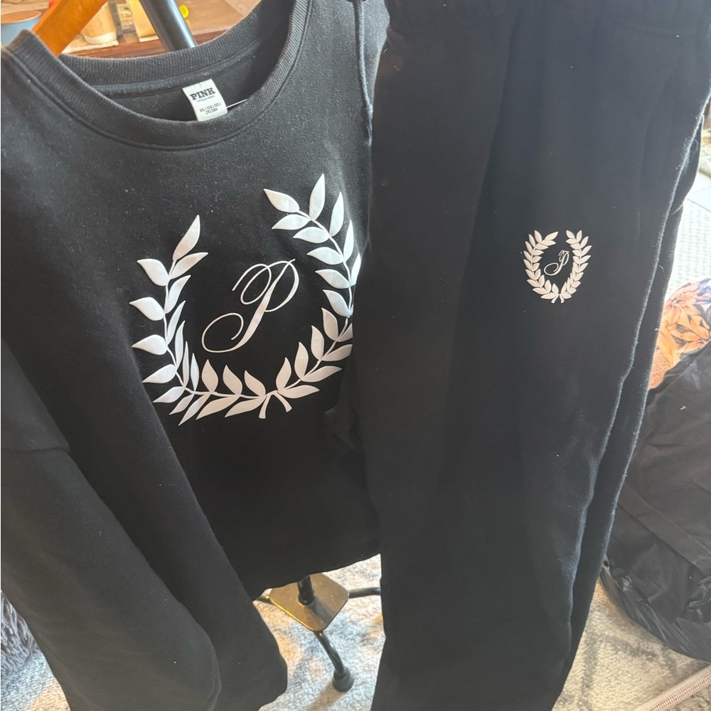 VICTORIAS SECRET PINK Black and White Logo Sweatshirt and Pants Set. Soft &comfy